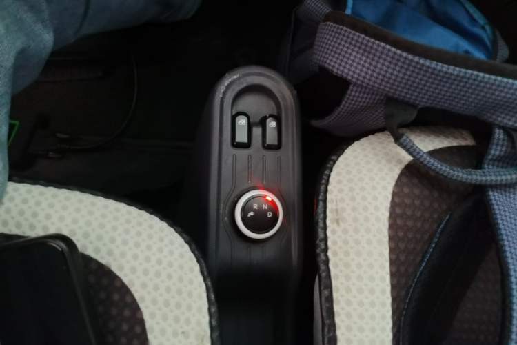 Used Wuling Hongguang MINIEV 2021 Macaron Fashion Model Lithium Iron Phosphate Gear Lever