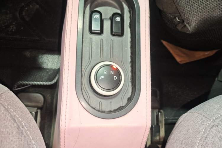 Used Wuling Hongguang MINIEV 2021 Macaron Fashion Model Lithium Iron Phosphate Gear Lever