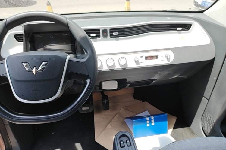 Used Wuling Hongguang MINIEV 2021 Macaron Premium Model – Lithium Iron Phosphate Gear Lever