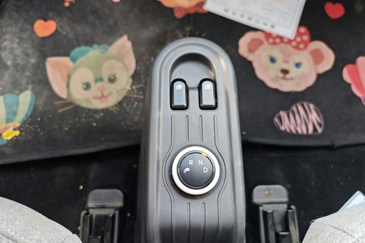 Used Wuling Hongguang MINIEV 2021 Macaron Premium Model – Lithium Iron Phosphate Gear Lever
