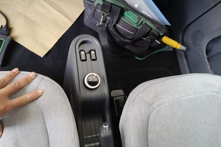 Used Wuling Hongguang MINIEV 2021 Macaron Fashion Edition Lithium-Ion Battery Gear Lever