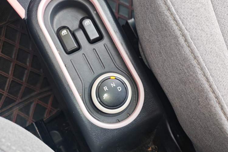 Used Wuling Hongguang MINIEV 2021 Macaron Premium Model – Lithium-NMC Gear Lever