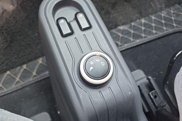 Used Wuling Hongguang MINIEV 2021 Macaron Fashion Model Lithium Iron Phosphate Gear Lever
