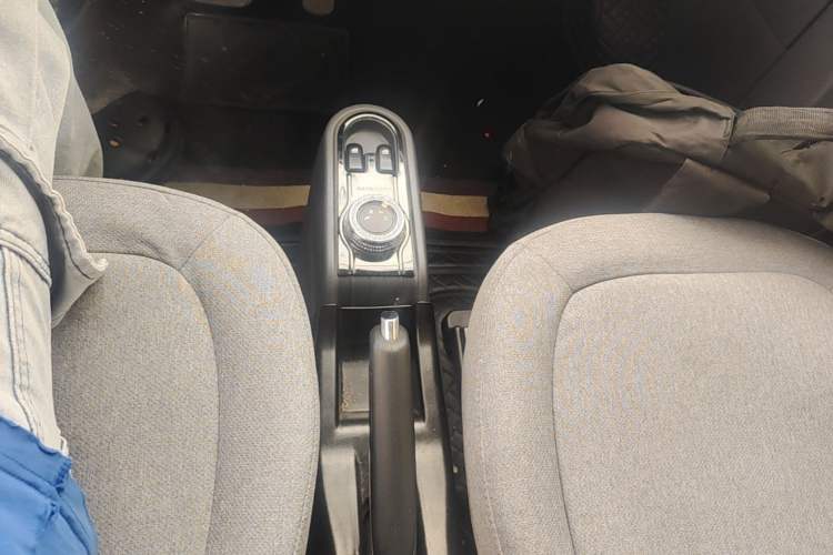 Used Wuling Hongguang MINIEV 2021 Macaron Fashion Model Lithium Iron Phosphate Gear Lever