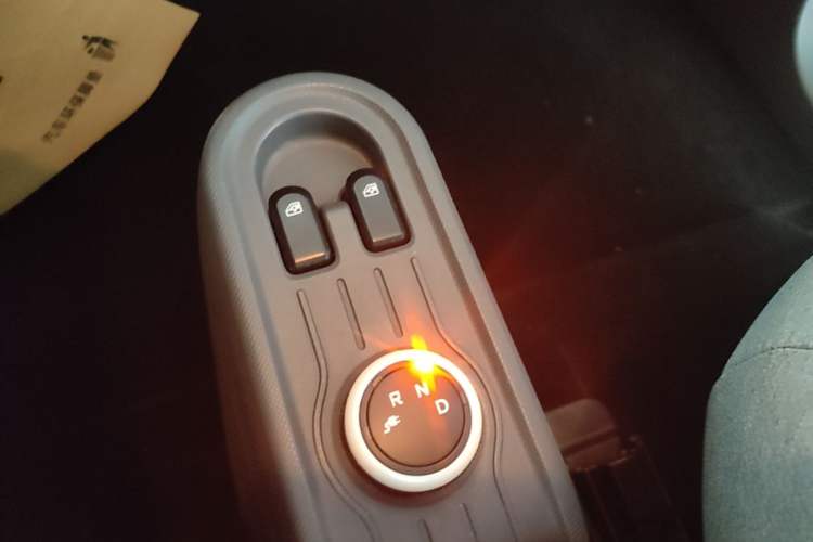 Used Wuling Hongguang MINIEV 2021 Macaron Premium Model – Lithium Iron Phosphate Gear Lever