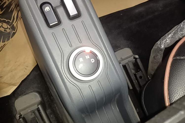 Used Wuling Hongguang MINIEV 2021 Macaron Fashion Edition Lithium-Ion Battery Gear Lever