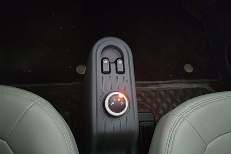 Used Wuling Hongguang MINIEV 2021 Macaron Premium Model – Lithium Iron Phosphate Gear Lever