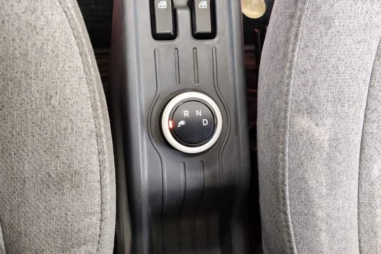 Used Wuling Hongguang MINIEV 2021 Macaron Premium Model – Lithium Iron Phosphate Gear Lever