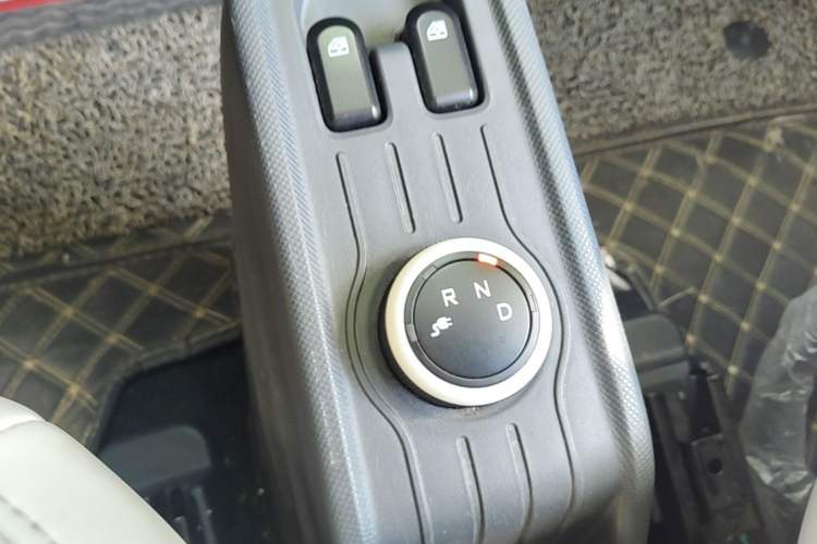 Used Wuling Hongguang MINIEV 2021 Macaron Fashion Model Lithium Iron Phosphate Gear Lever