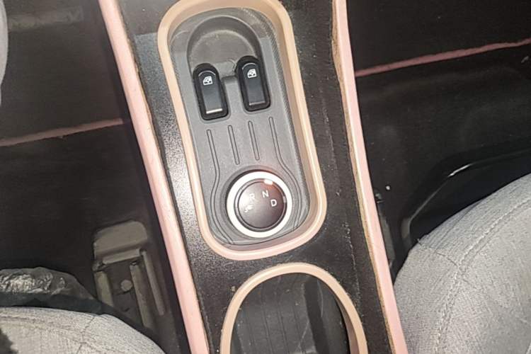 Used Wuling Hongguang MINIEV 2021 Macaron Fashion Edition Lithium-Ion Battery Gear Lever