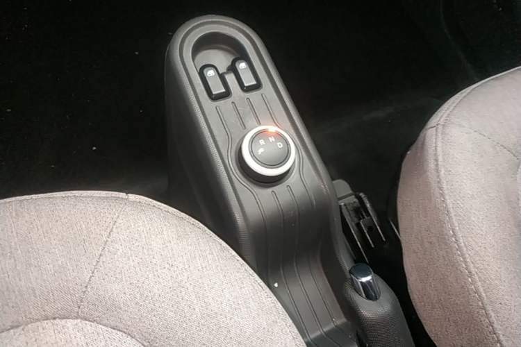 Used Wuling Hongguang MINIEV 2021 Macaron Premium Model – Lithium Iron Phosphate Gear Lever