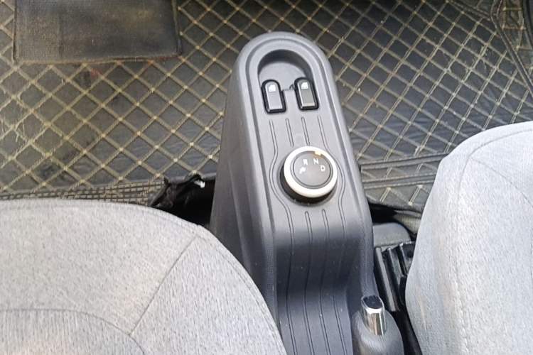 Used Wuling Hongguang MINIEV 2021 Macaron Fashion Model Lithium Iron Phosphate Gear Lever