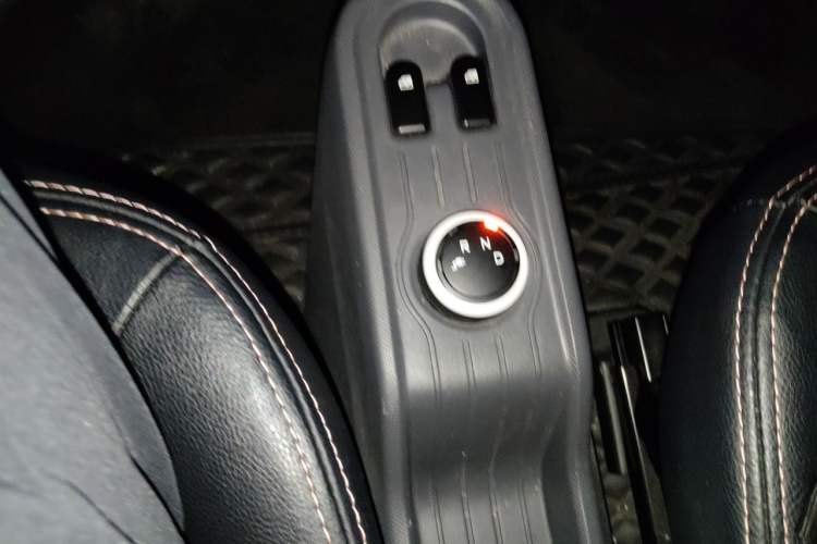 Used Wuling Hongguang MINIEV 2021 Macaron Premium Model – Lithium Iron Phosphate Gear Lever