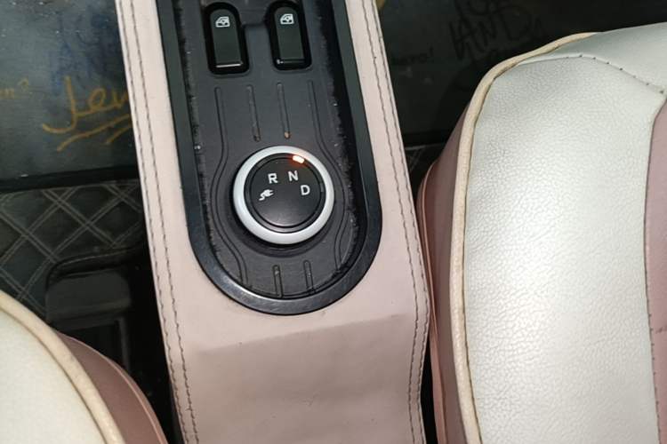 Used Wuling Hongguang MINIEV 2021 Macaron Premium Model – Lithium Iron Phosphate Gear Lever