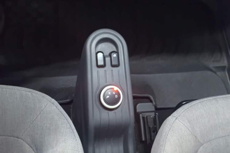 Used Wuling Hongguang MINIEV 2021 Macaron Sandwich Model 170 km Lithium Ternary Gear Lever