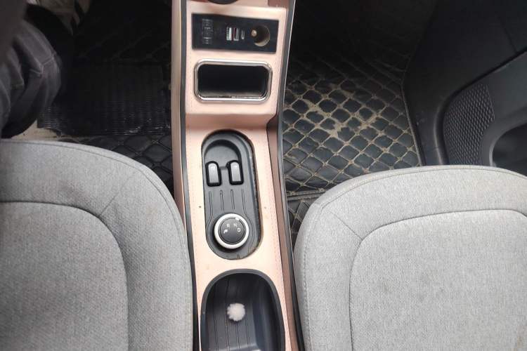Used Wuling Hongguang MINIEV 2021 Macaron Premium Model – Lithium Iron Phosphate Gear Lever