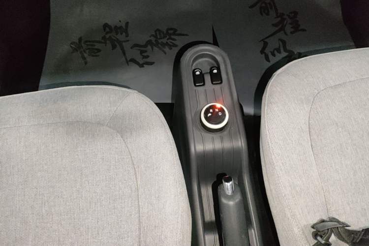 Used Wuling Hongguang MINIEV 2021 Macaron Fashion Edition Lithium-Ion Battery Gear Lever