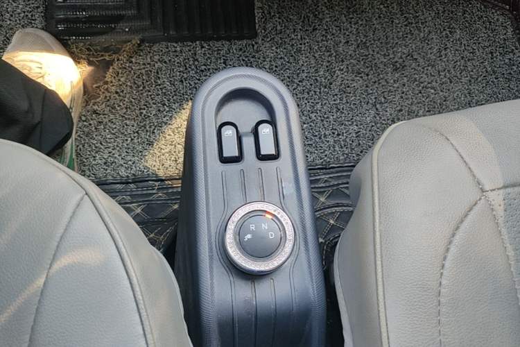 Used Wuling Hongguang MINIEV 2021 Macaron Sandwich Model 170 km Lithium Ternary Gear Lever