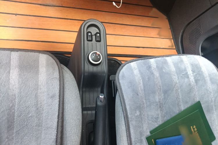 Used Wuling Hongguang MINIEV 2021 Macaron Premium Model – Lithium-NMC Gear Lever