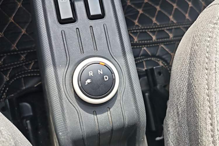 Used Wuling Hongguang MINIEV 2021 Macaron Fashion Model Lithium Iron Phosphate Gear Lever