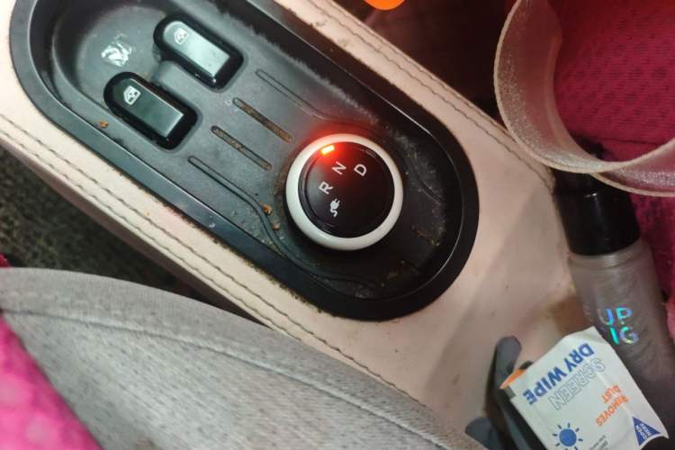 Used Wuling Hongguang MINIEV 2021 Macaron Fashion Edition Lithium-Ion Battery Gear Lever