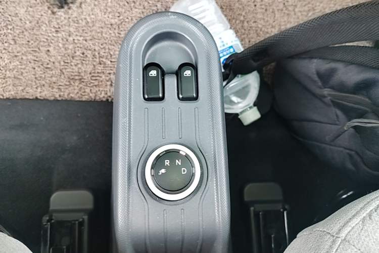 Used Wuling Hongguang MINIEV 2021 Macaron Fashion Model Lithium Iron Phosphate Gear Lever