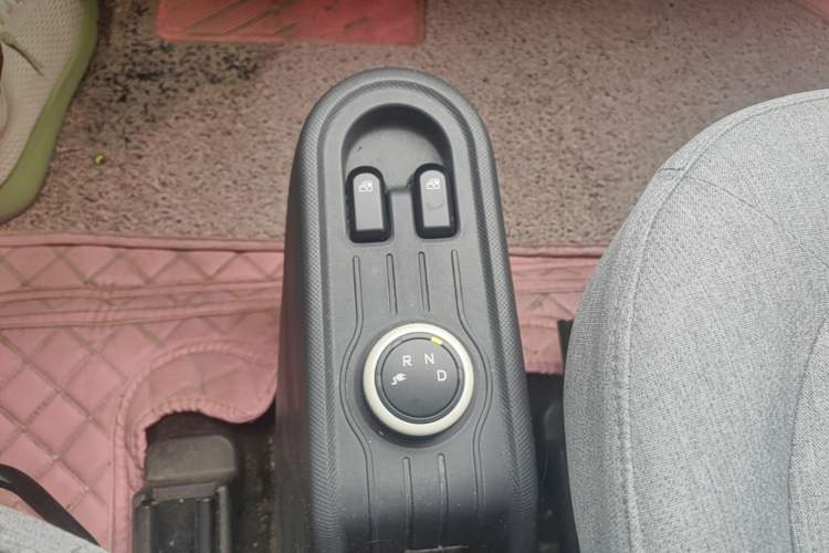 Used Wuling Hongguang MINIEV 2021 Macaron Sandwich Model 120 km Lithium Iron Phosphate Gear Lever
