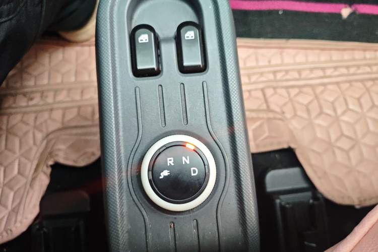 Used Wuling Hongguang MINIEV 2021 Macaron Premium Model – Lithium Iron Phosphate Gear Lever