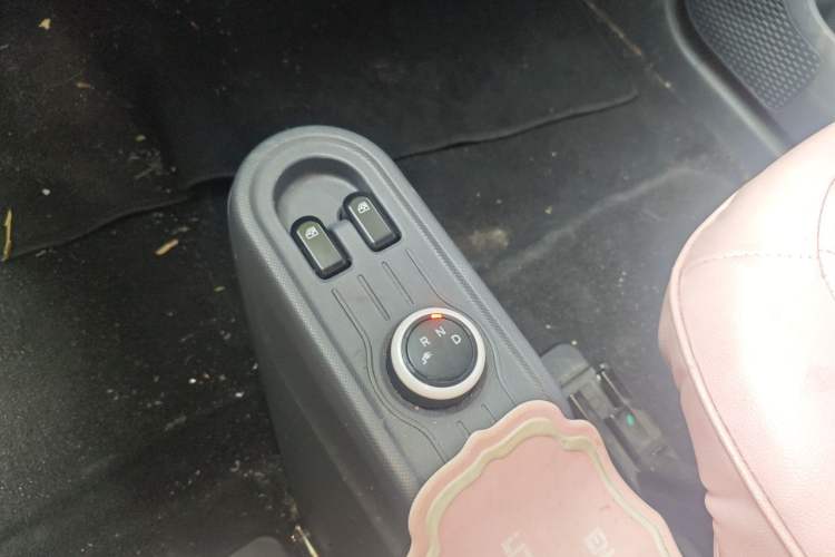 Used Wuling Hongguang MINIEV 2021 Macaron Fashion Model Lithium Iron Phosphate Gear Lever