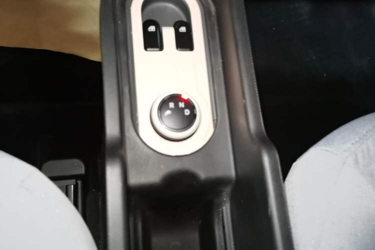 Used Wuling Hongguang MINIEV 2021 Macaron Premium Model – Lithium Iron Phosphate Gear Lever