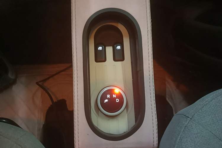 Used Wuling Hongguang MINIEV 2021 Macaron Fashion Model Lithium Iron Phosphate Gear Lever