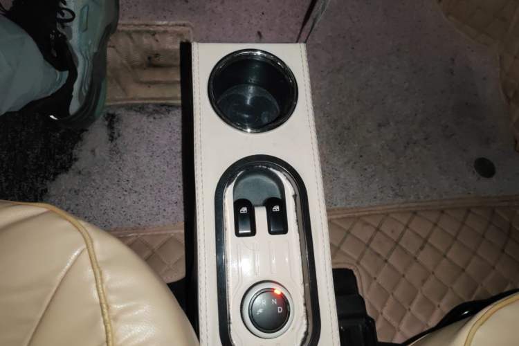 Used Wuling Hongguang MINIEV 2021 Macaron Premium Model – Lithium Iron Phosphate Gear Lever