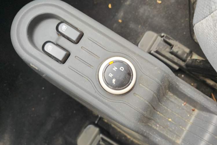 Used Wuling Hongguang MINIEV 2021 Macaron Premium Model – Lithium Iron Phosphate Gear Lever