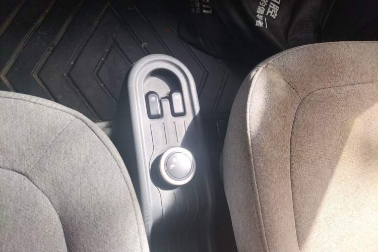 Used Wuling Hongguang MINIEV 2021 Macaron Premium Model – Lithium-NMC Gear Lever