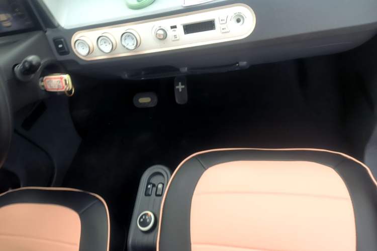 Used Wuling Hongguang MINIEV 2021 Macaron Sandwich Model 170 km Lithium Iron Phosphate Gear Lever