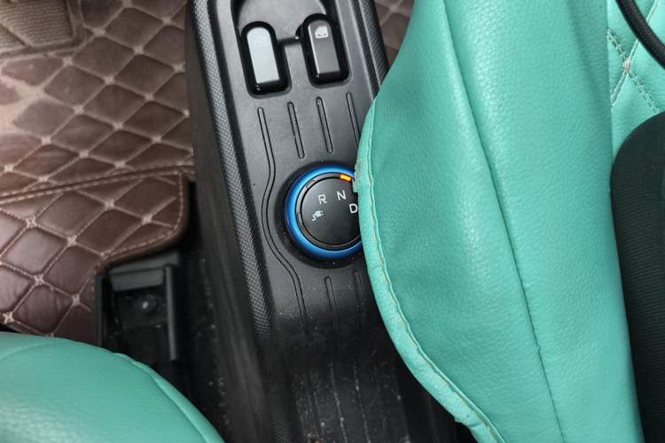 Used Wuling Hongguang MINIEV 2021 Macaron Premium Model – Lithium-NMC Gear Lever