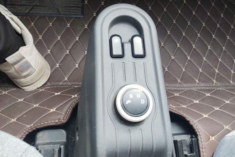 Used Wuling Hongguang MINIEV 2021 Macaron Premium Model – Lithium Iron Phosphate Gear Lever