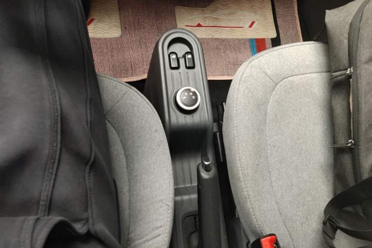 Used Wuling Hongguang MINIEV 2021 Macaron Fashion Edition Lithium-Ion Battery Gear Lever