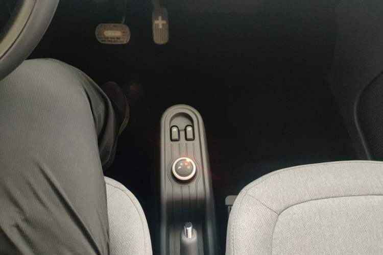 Used Wuling Hongguang MINIEV 2021 Macaron Premium Model – Lithium Iron Phosphate Gear Lever