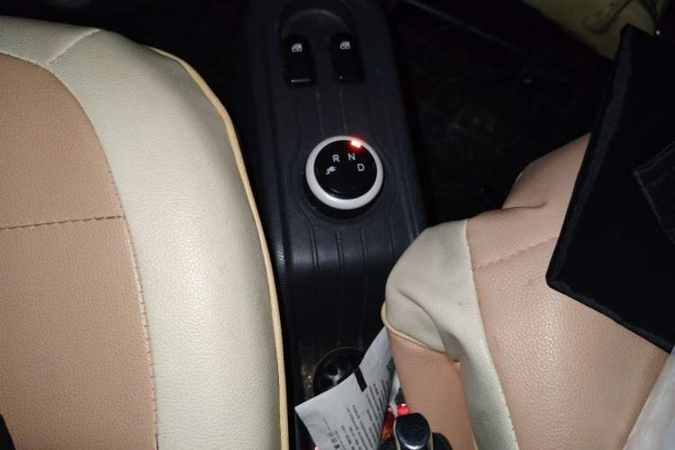 Used Wuling Hongguang MINIEV 2021 Macaron Fashion Edition Lithium-Ion Battery Gear Lever