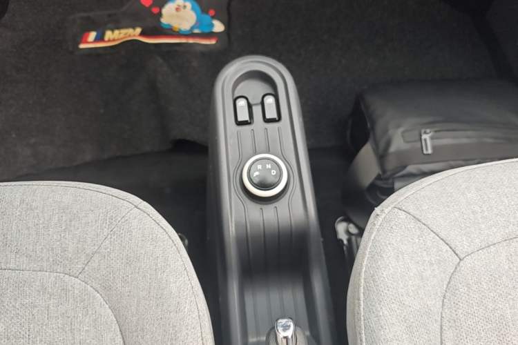 Used Wuling Hongguang MINIEV 2021 Macaron Fashion Edition Lithium-Ion Battery Gear Lever