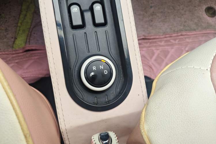 Used Wuling Hongguang MINIEV 2021 Macaron Fashion Model Lithium Iron Phosphate Gear Lever