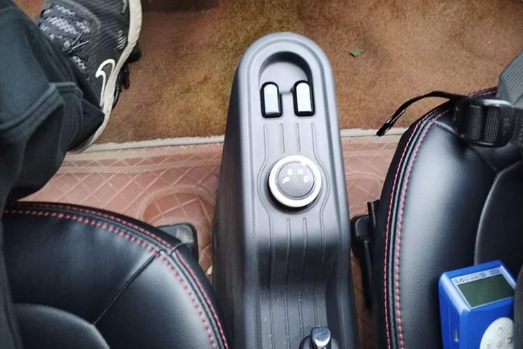 Used Wuling Hongguang MINIEV 2021 Macaron Fashion Model Lithium Iron Phosphate Gear Lever