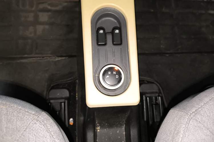 Used Wuling Hongguang MINIEV 2021 Macaron Premium Model – Lithium Iron Phosphate Gear Lever