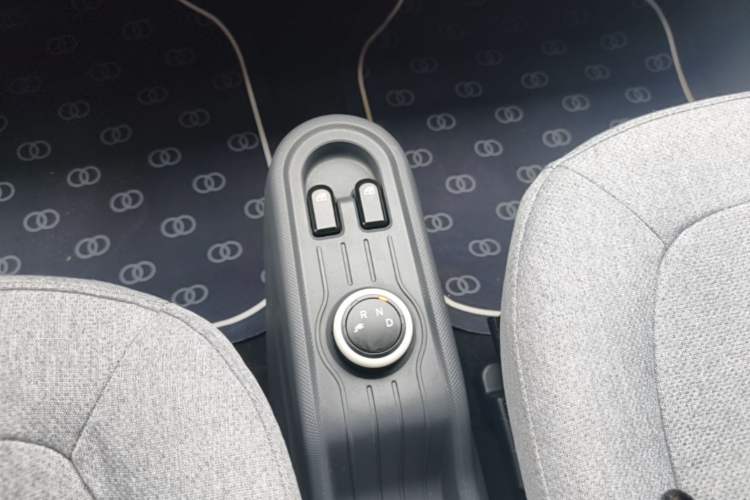 Used Wuling Hongguang MINIEV 2021 Macaron Fashion Edition Lithium-Ion Battery Gear Lever