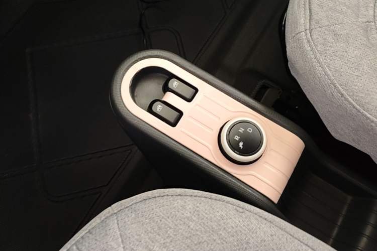 Used Wuling Hongguang MINIEV 2021 Macaron Fashion Model Lithium Iron Phosphate Gear Lever