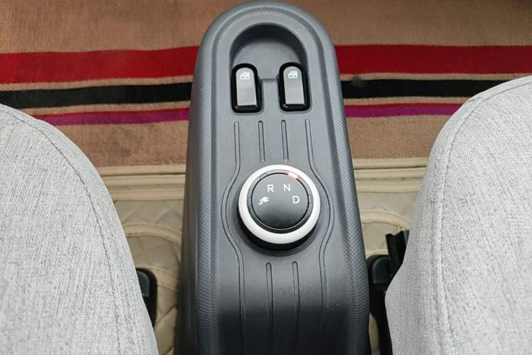 Used Wuling Hongguang MINIEV 2021 Macaron Fashion Edition Lithium-Ion Battery Gear Lever