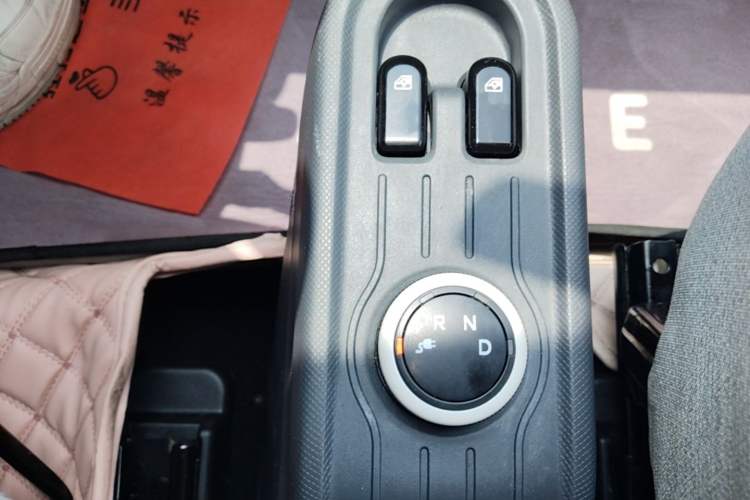 Used Wuling Hongguang MINIEV 2021 Macaron Fashion Model Lithium Iron Phosphate Gear Lever