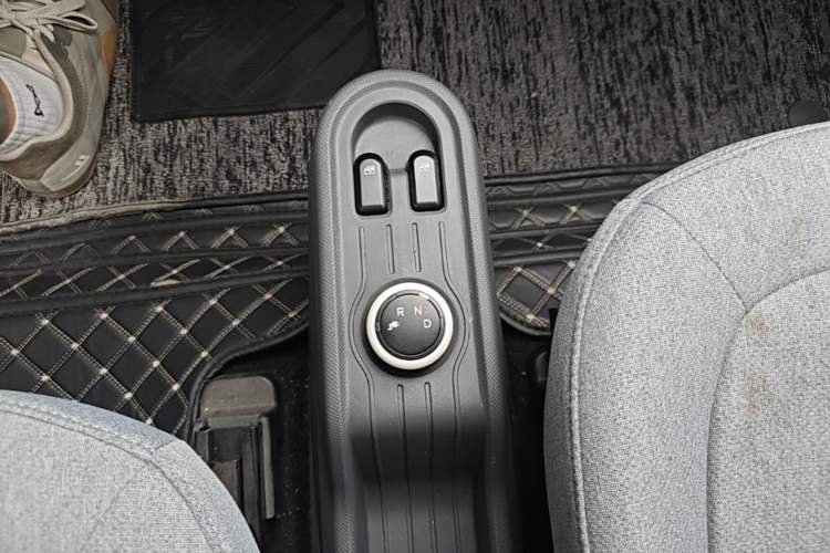 Used Wuling Hongguang MINIEV 2021 Macaron Premium Model – Lithium Iron Phosphate Gear Lever
