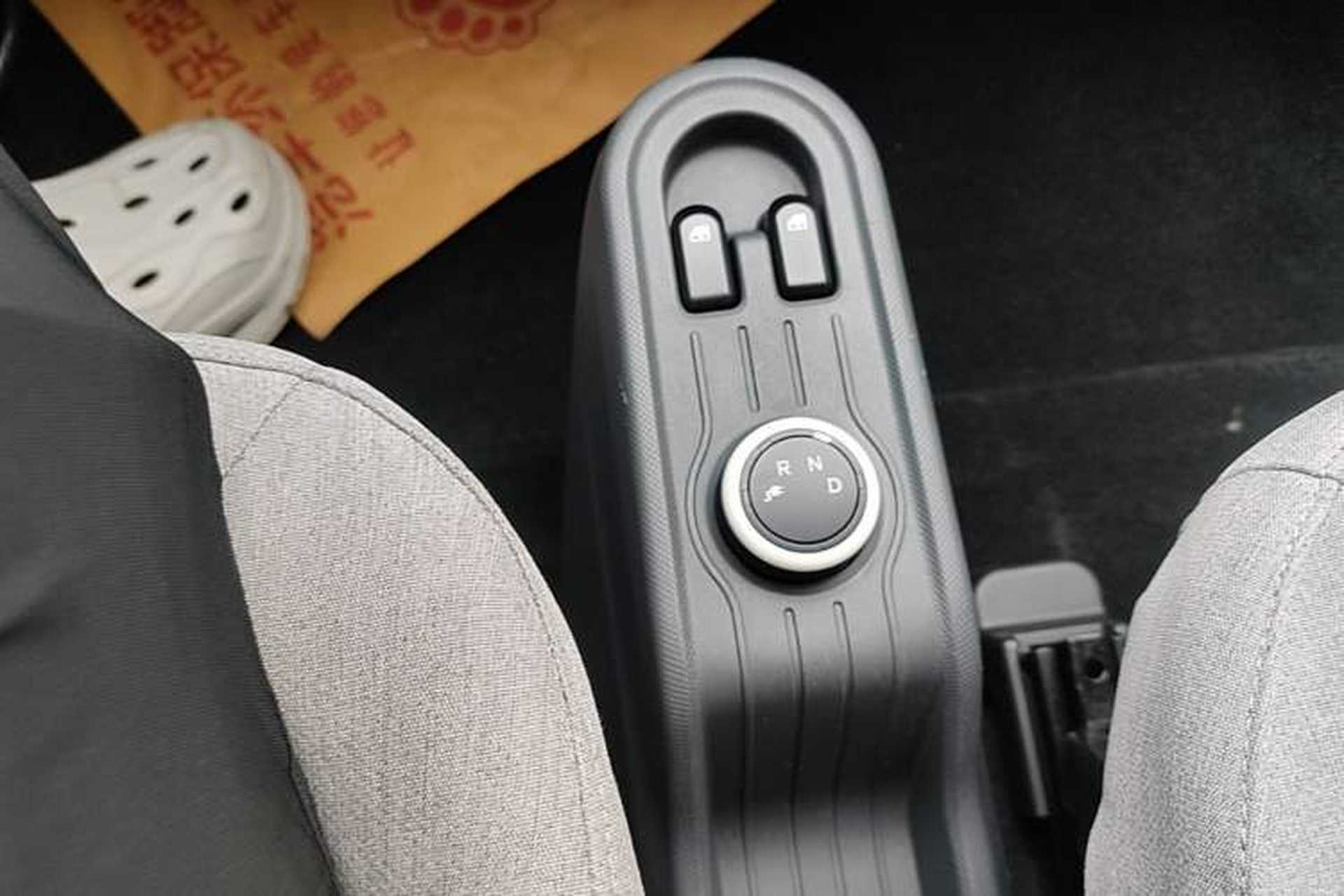 Used Wuling Hongguang MINIEV 2021 Macaron Fashion Model Lithium Iron Phosphate Gear Lever